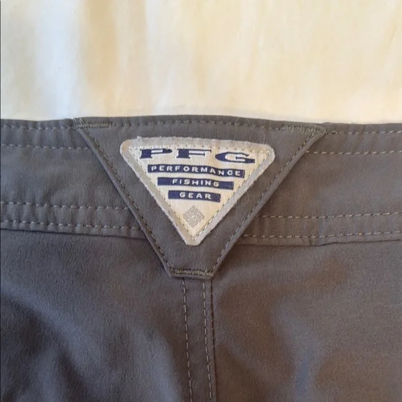 Columbia Green Cargo Shorts with Knee-Length Cut - Picture 7 of 10